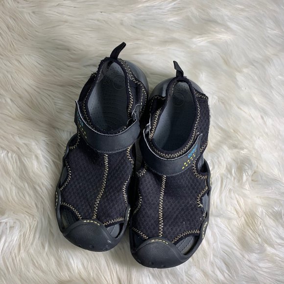 water resistant crocs